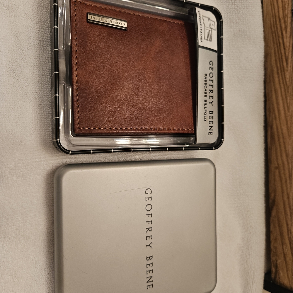Geoffrey Beene Tan Leather Card Holder